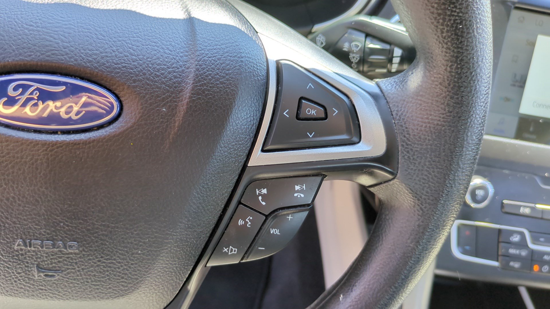 Used 2020 Ford Fusion SE FWD image 17