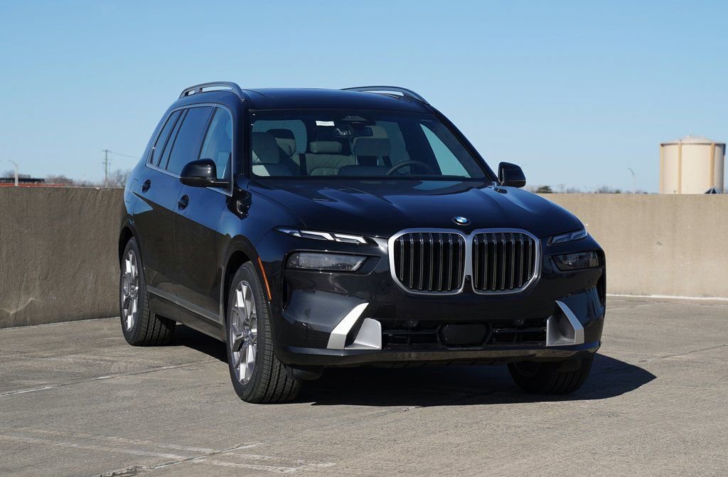 Used 2026 BMW X7 xDrive40i w/ Premium Package AWD/4WD image 1
