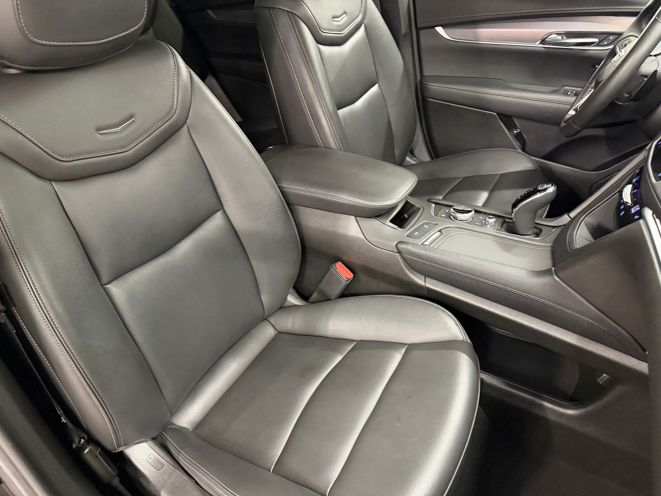 Certified 2025 Cadillac XT6 Luxury FWD image 35
