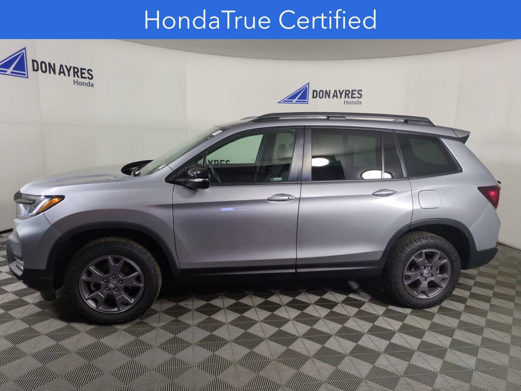 Used 2024 Honda Passport TrailSport image 2