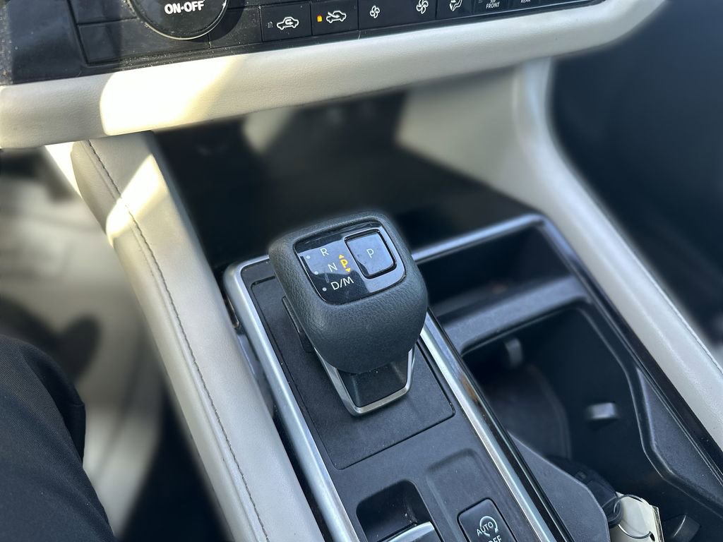 Used 2022 Nissan Pathfinder SV AWD/4WD image 19