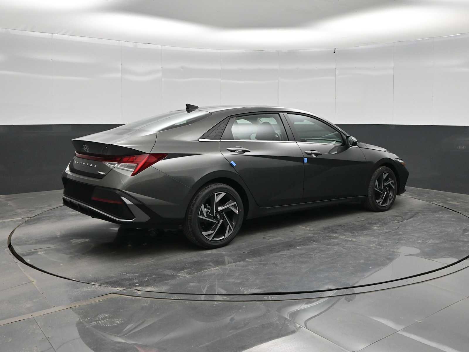 New 2026 Hyundai Elantra Limited FWD image 8