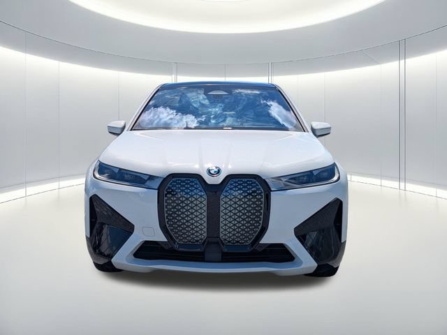 Used 2025 BMW iX xDrive50 w/ Sport Package AWD/4WD image 9