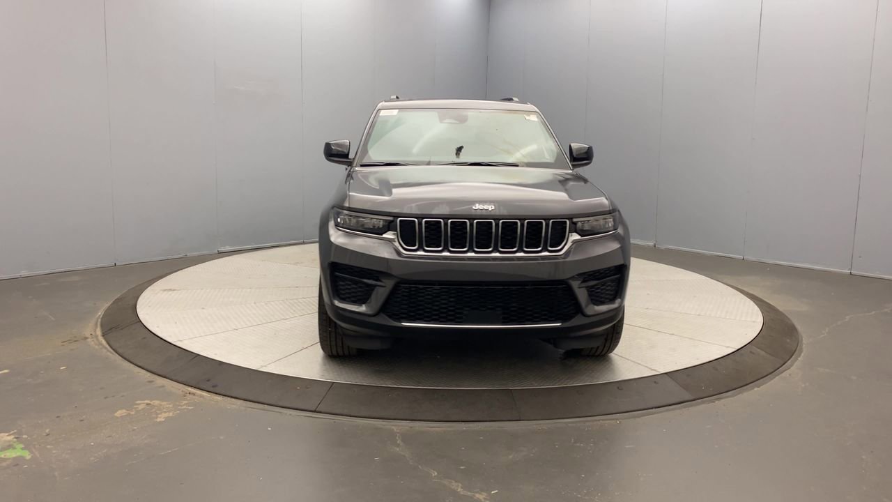 New 2025 Jeep Grand Cherokee Laredo X w/ Luxury Tech Group I AWD/4WD image 8