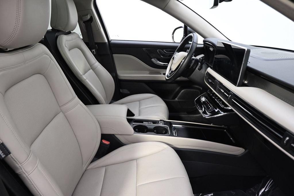 Used 2026 Lincoln Corsair Premiere AWD/4WD image 16