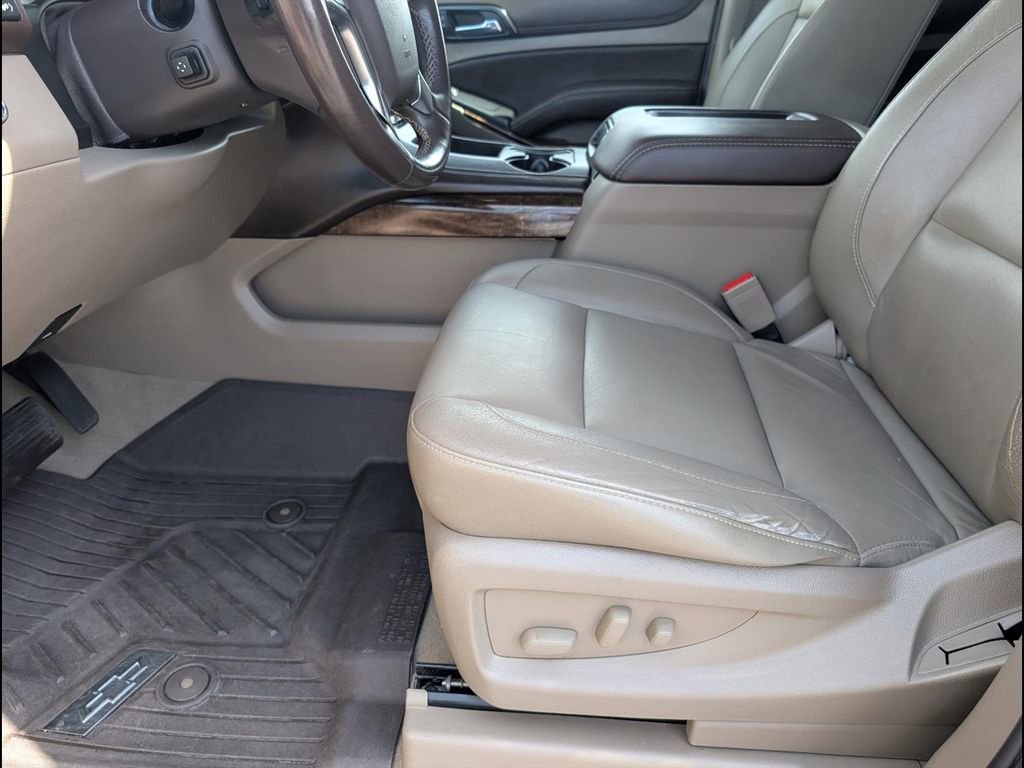 Used 2019 Chevrolet Tahoe LT w/ Luxury Package AWD/4WD image 12