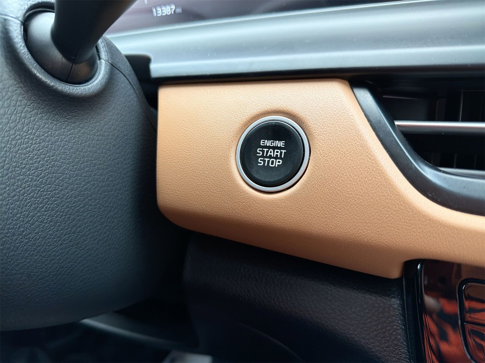 Used 2025 Kia Seltos EX w/ EX Sunroof Package image 16