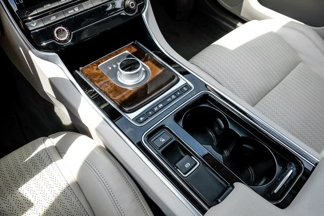 Used 2016 Jaguar XF Prestige RWD image 26