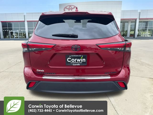 Used 2022 Toyota Highlander XLE AWD/4WD image 8