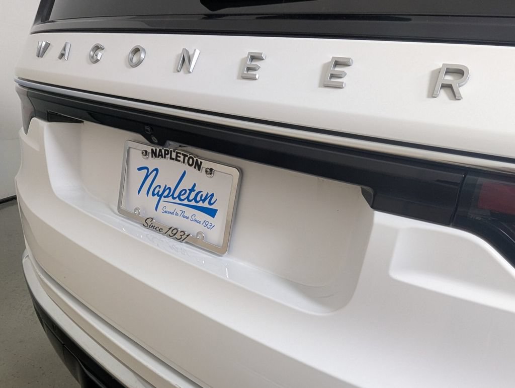 Used 2024 Jeep Wagoneer Series II w/ Flexible Seating Group RWD image 8