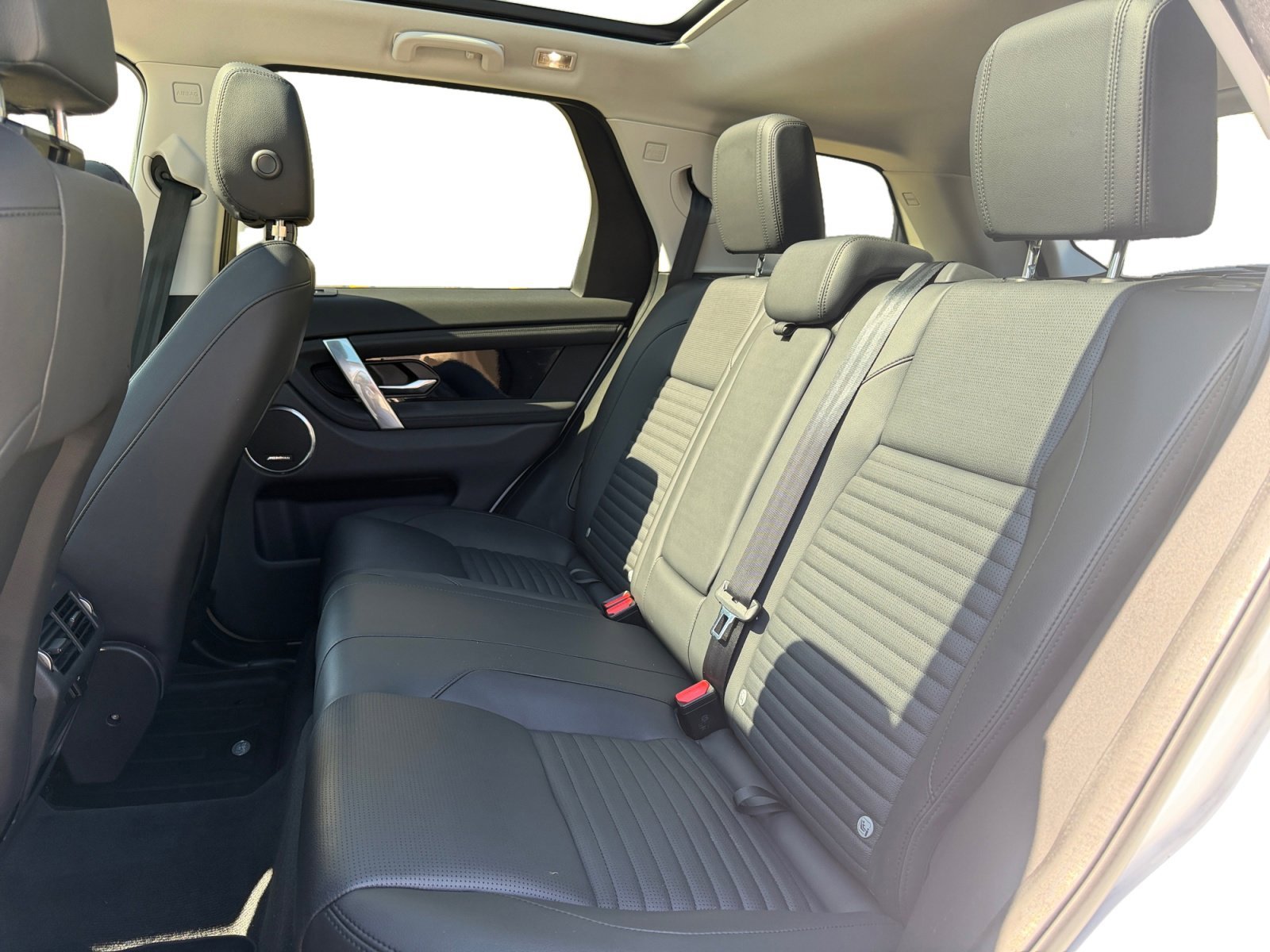 Used 2024 Land Rover Discovery Sport S image 16