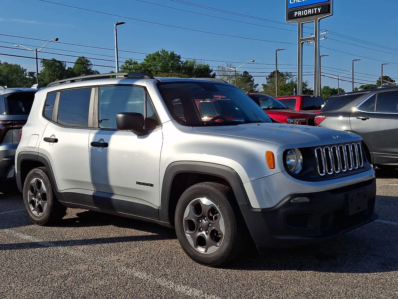 Used 2017 Jeep Renegade Sport w/ Power & Air Group FWD image 2