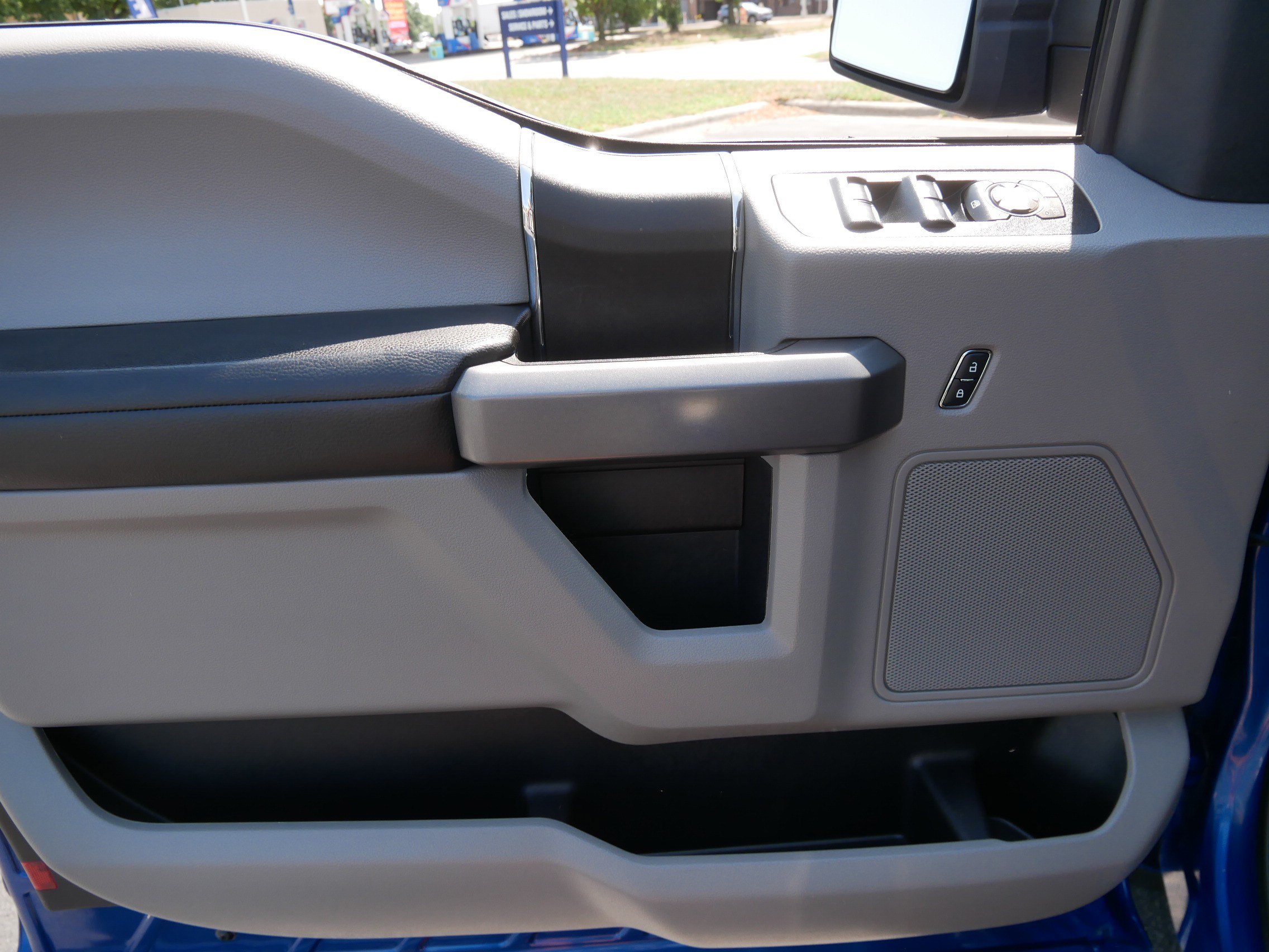 Used 2017 Ford F150 XLT w/ Equipment Group 301A Mid AWD/4WD image 32