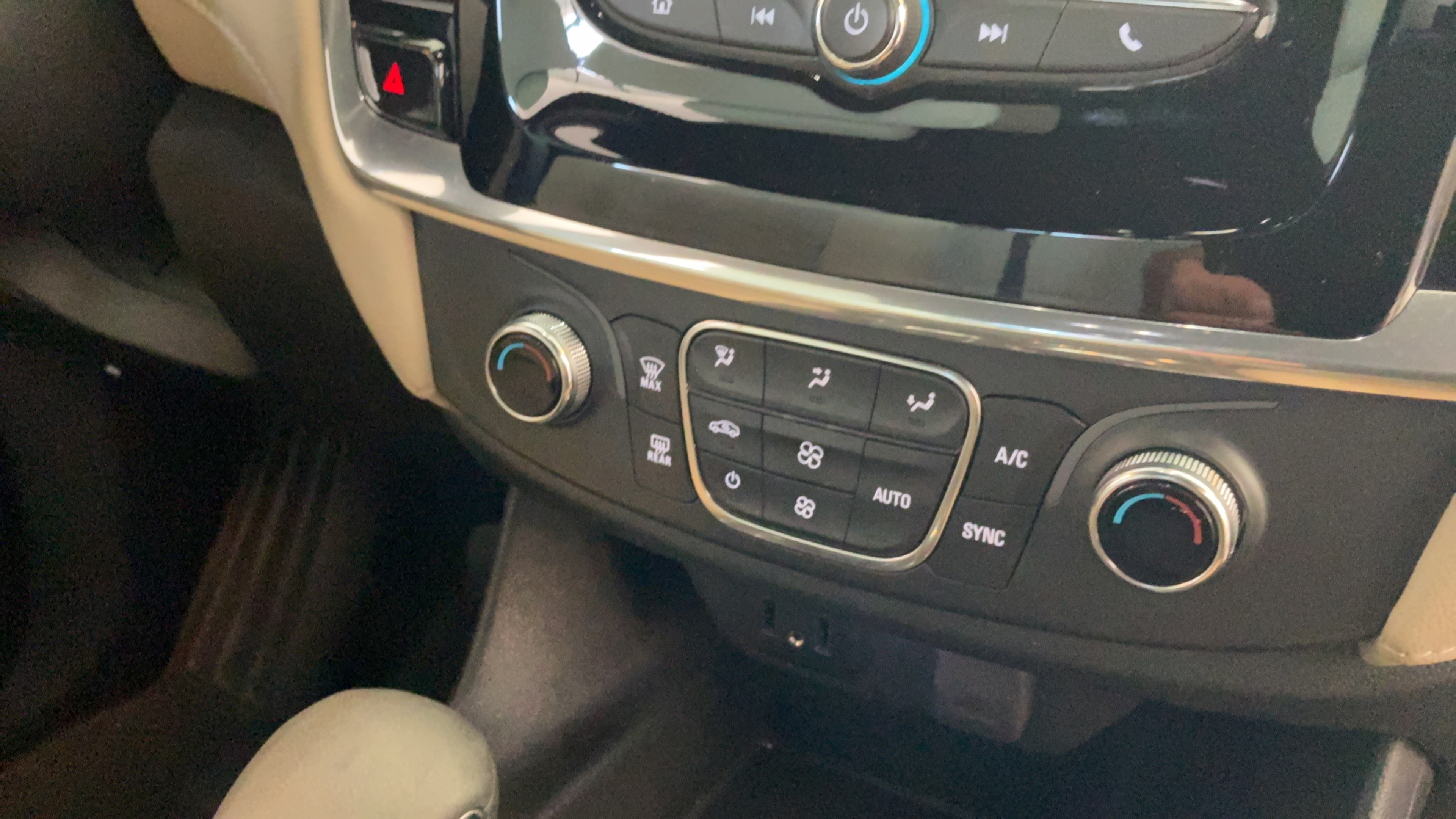 Used 2022 Chevrolet Traverse LS FWD image 44