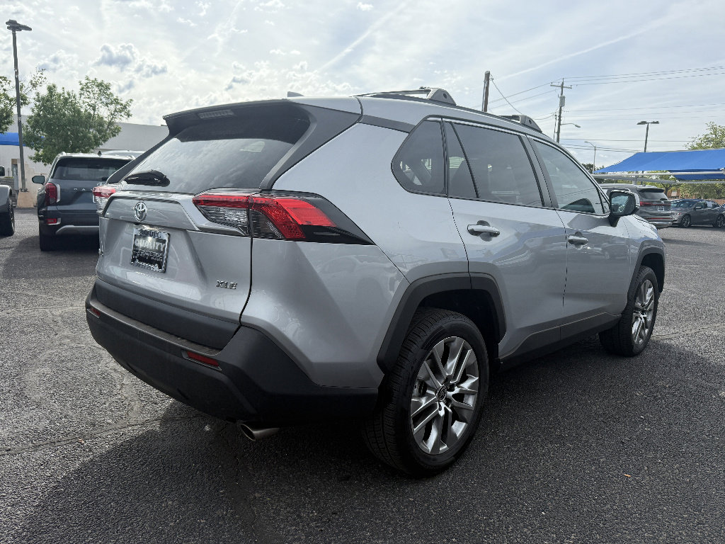 Used 2023 Toyota RAV4 XLE Premium FWD image 5