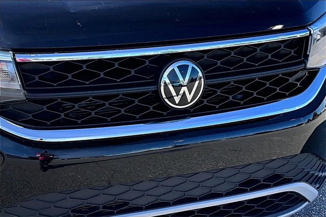 Used 2024 Volkswagen Taos SE image 33