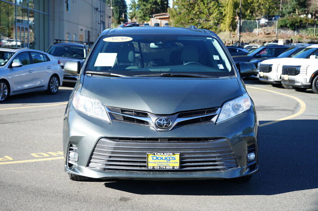Used 2020 Toyota Sienna XLE w/ XLE Navigation Package image 2