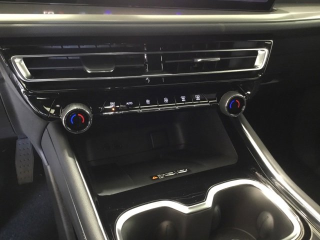 New 2026 Chevrolet Traverse LT w/ LPO, Floor Liner Package image 34