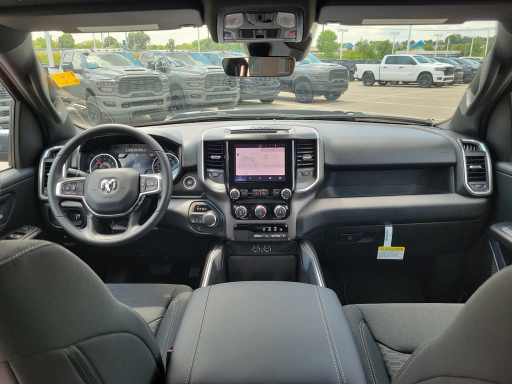 New 2026 RAM 1500 Express AWD/4WD image 7