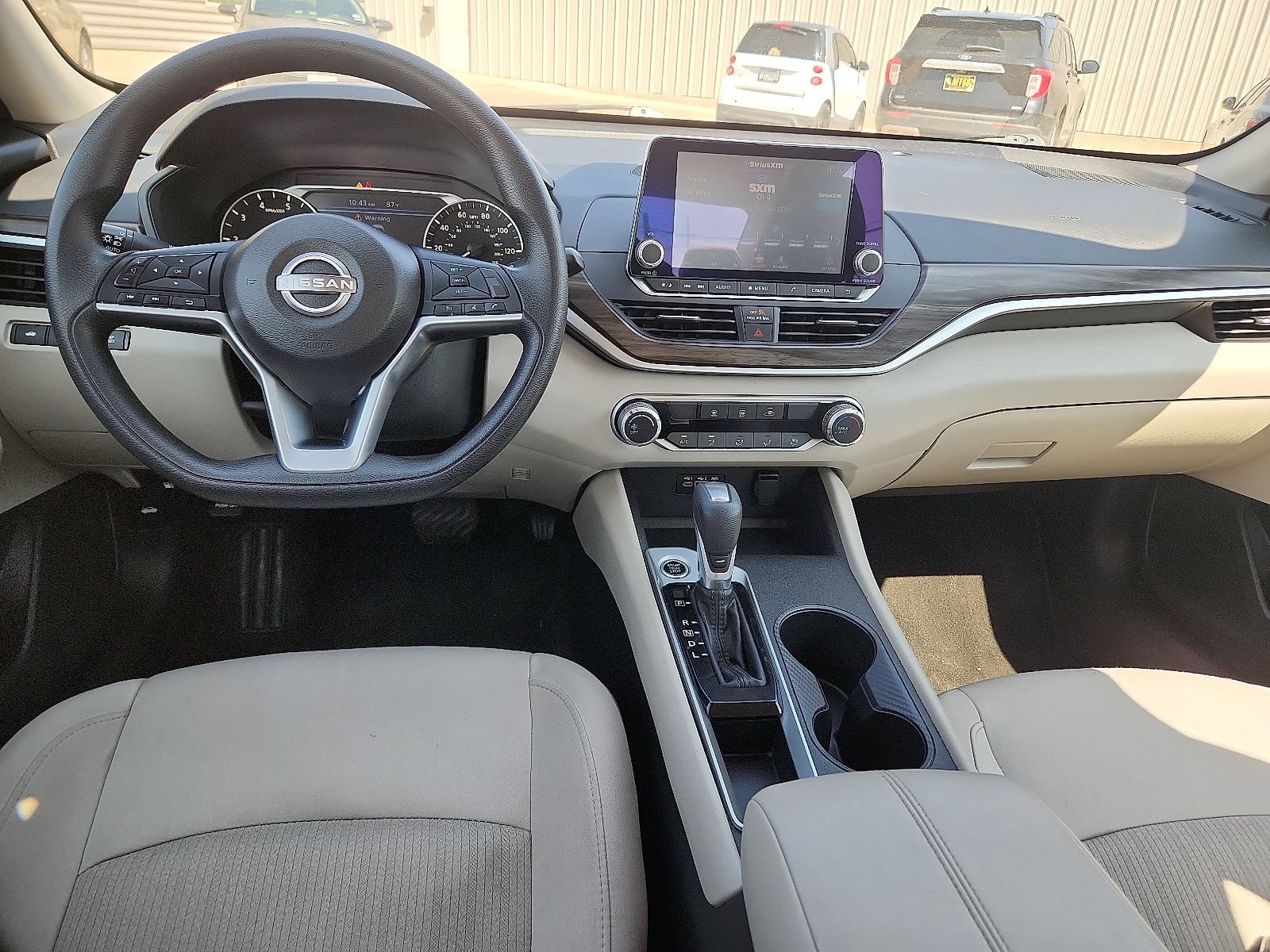 Used 2025 Nissan Altima 2.5 SV FWD image 9
