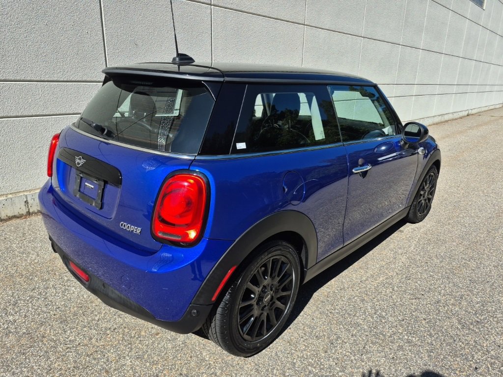Used 2019 MINI Cooper 2-Door Hardtop w/ Signature Upholstery Package image 7