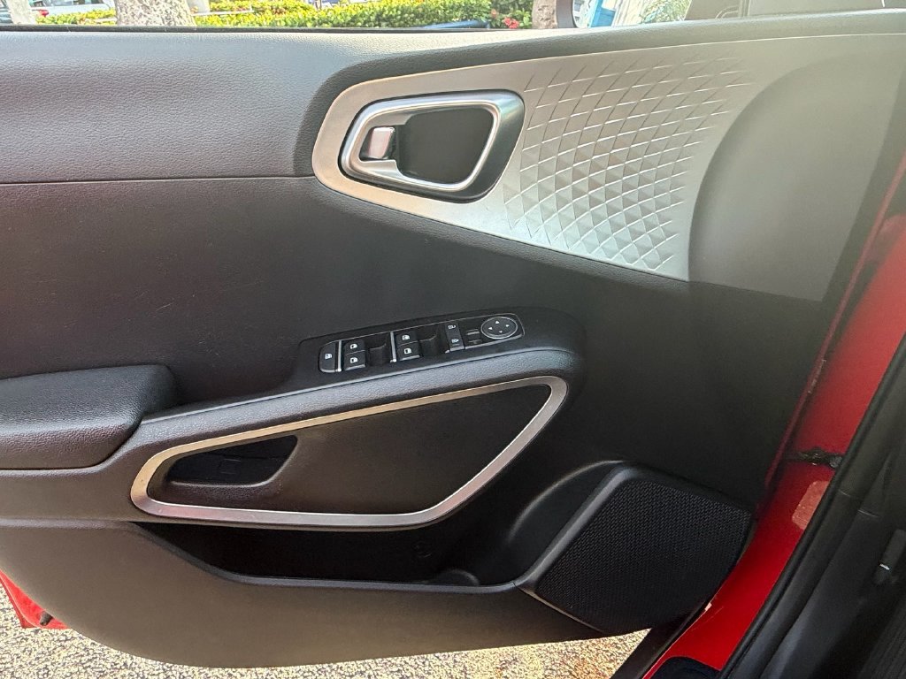 Used 2024 Kia Soul LX w/ Option Group 015 FWD image 32