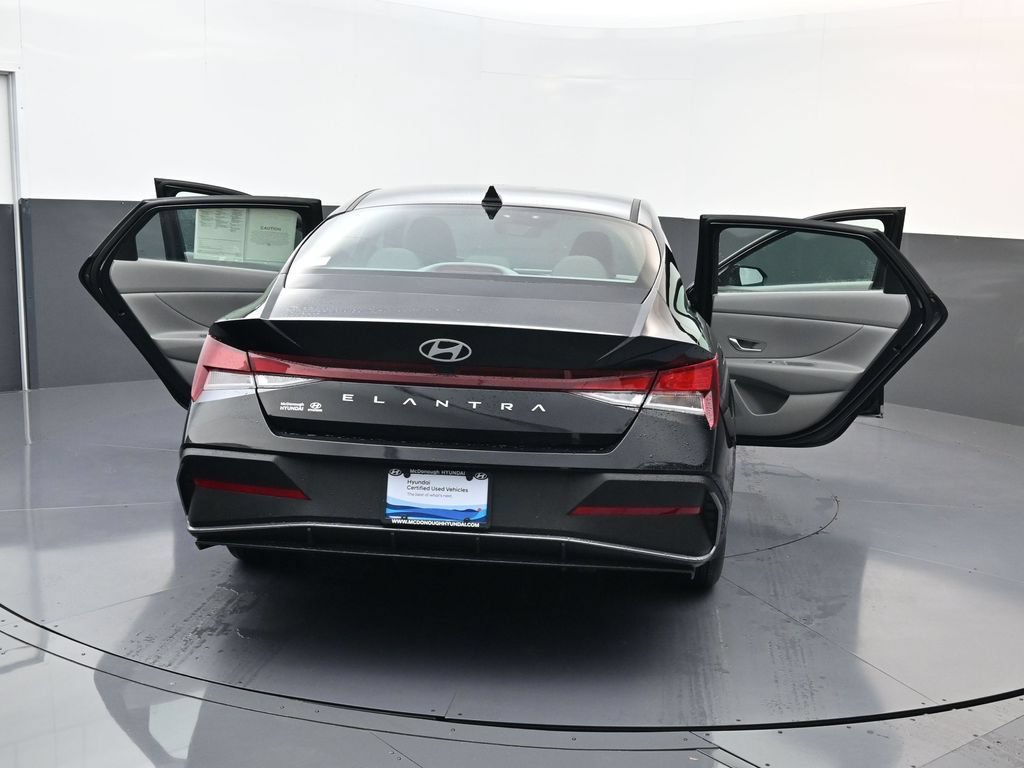 Certified 2026 Hyundai Elantra SE FWD image 28