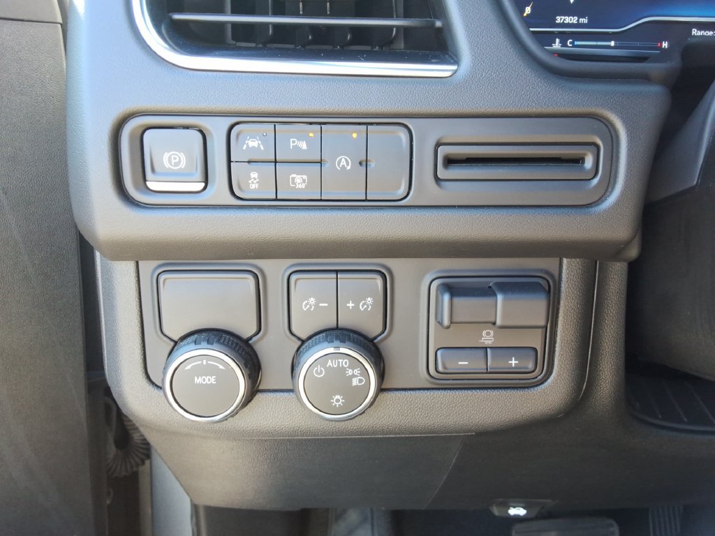 Certified 2024 Chevrolet Suburban RST w/ Luxury Package RWD image 37