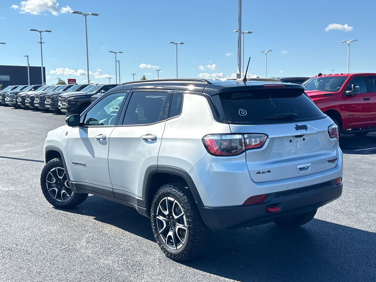 Used 2024 Jeep Compass Trailhawk image 5