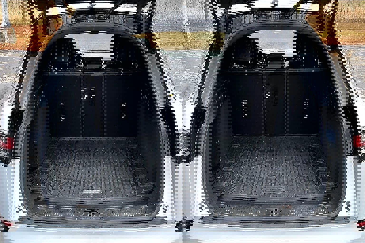 Used 2021 Land Rover Range Rover Velar R-Dynamic S image 34