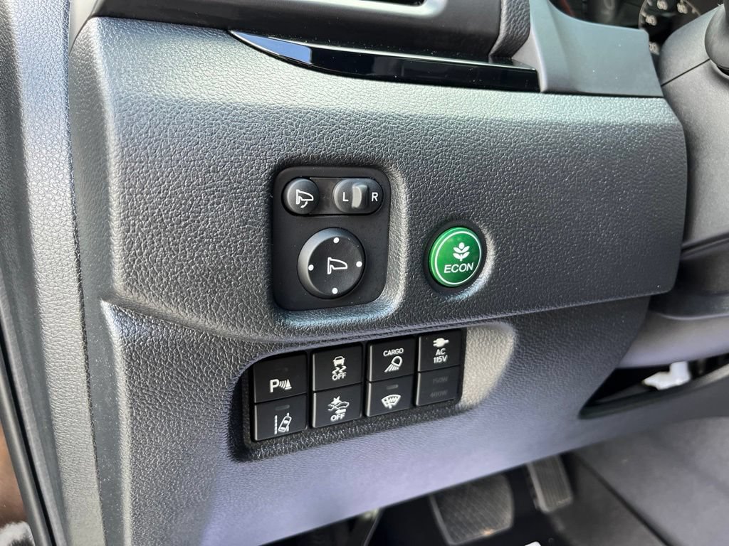 Used 2025 Honda Ridgeline Black Edition image 8