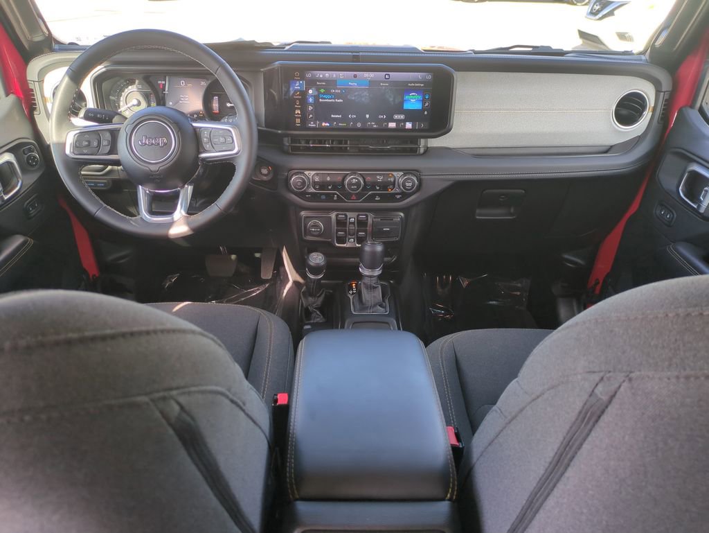 Used 2025 Jeep Wrangler Unlimited Sahara image 18