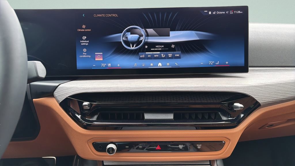 New 2026 BMW 330i Sedan w/ M Sport Package image 18