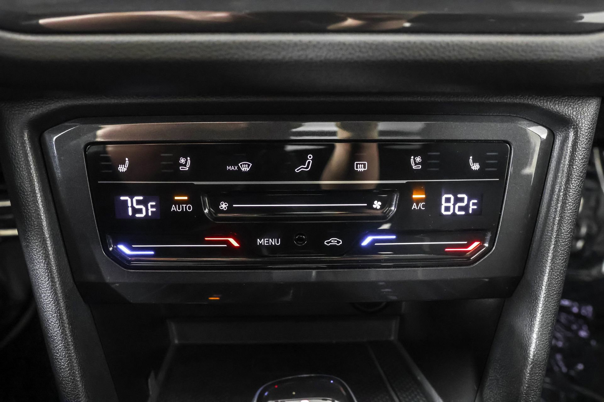 Used 2024 Volkswagen Tiguan SEL R-Line image 34