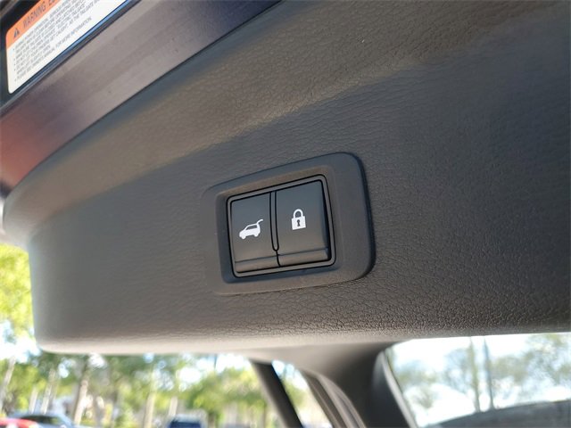 Used 2022 Mitsubishi Outlander SE image 12