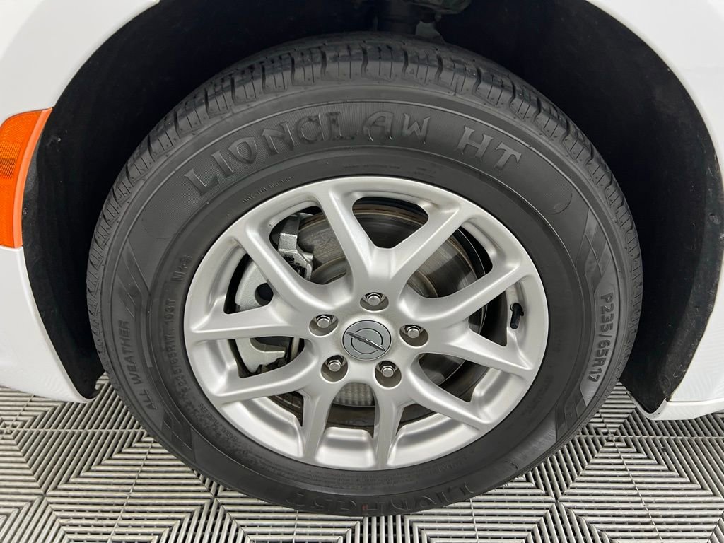 Used 2024 Chrysler Pacifica Touring-L image 12