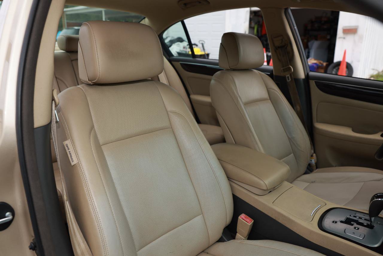 Used 2011 Hyundai Genesis 3.8 RWD image 16