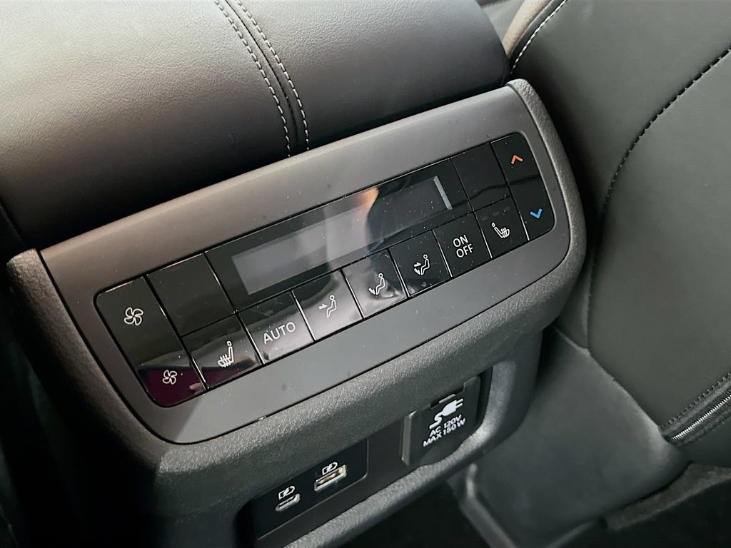 Certified 2025 Nissan Pathfinder Platinum AWD/4WD image 36