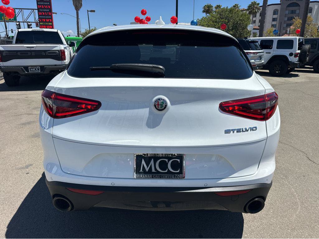 Used 2023 Alfa Romeo Stelvio Sprint RWD image 11