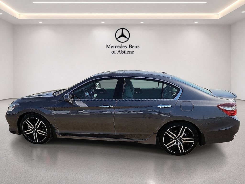Used 2017 Honda Accord Touring image 3