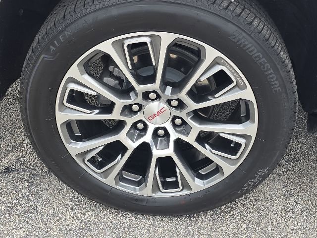 Used 2025 GMC Yukon Denali w/ Sun & Power Step Package AWD/4WD image 10