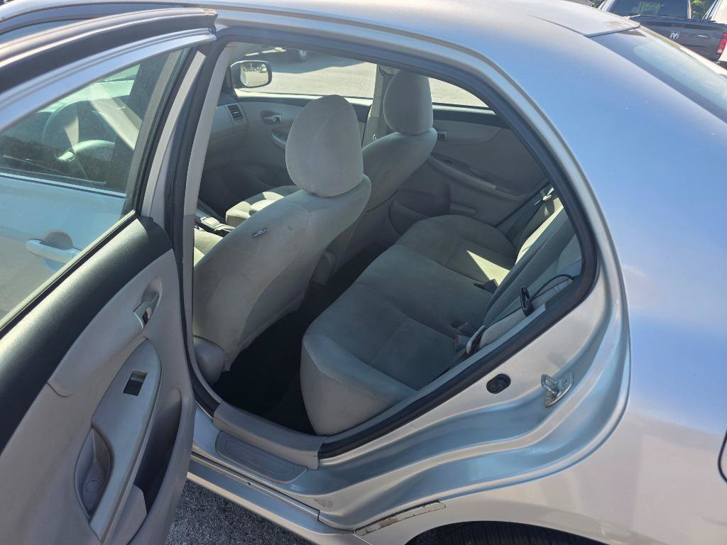 Used 2013 Toyota Corolla LE FWD image 7