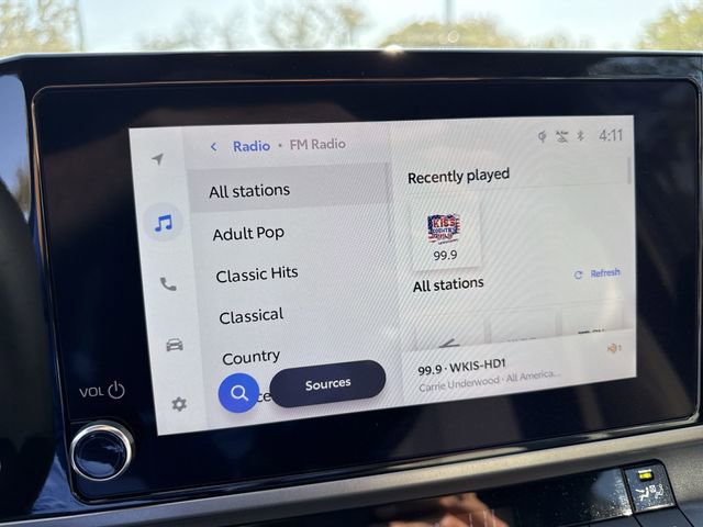 Used 2025 Toyota Camry SE image 16