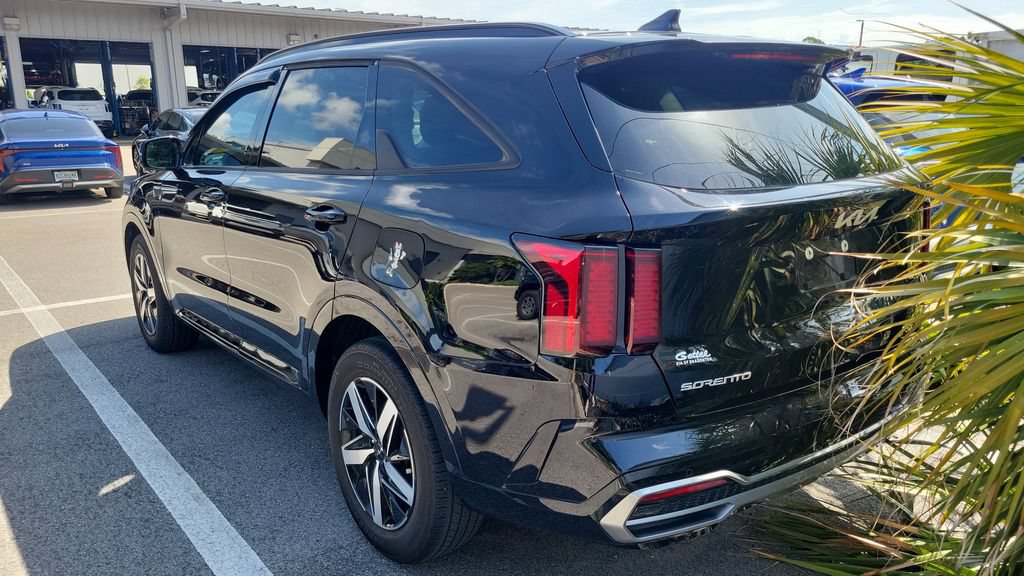 Used 2023 Kia Sorento S w/ Panoramic Sunroof Package FWD image 4