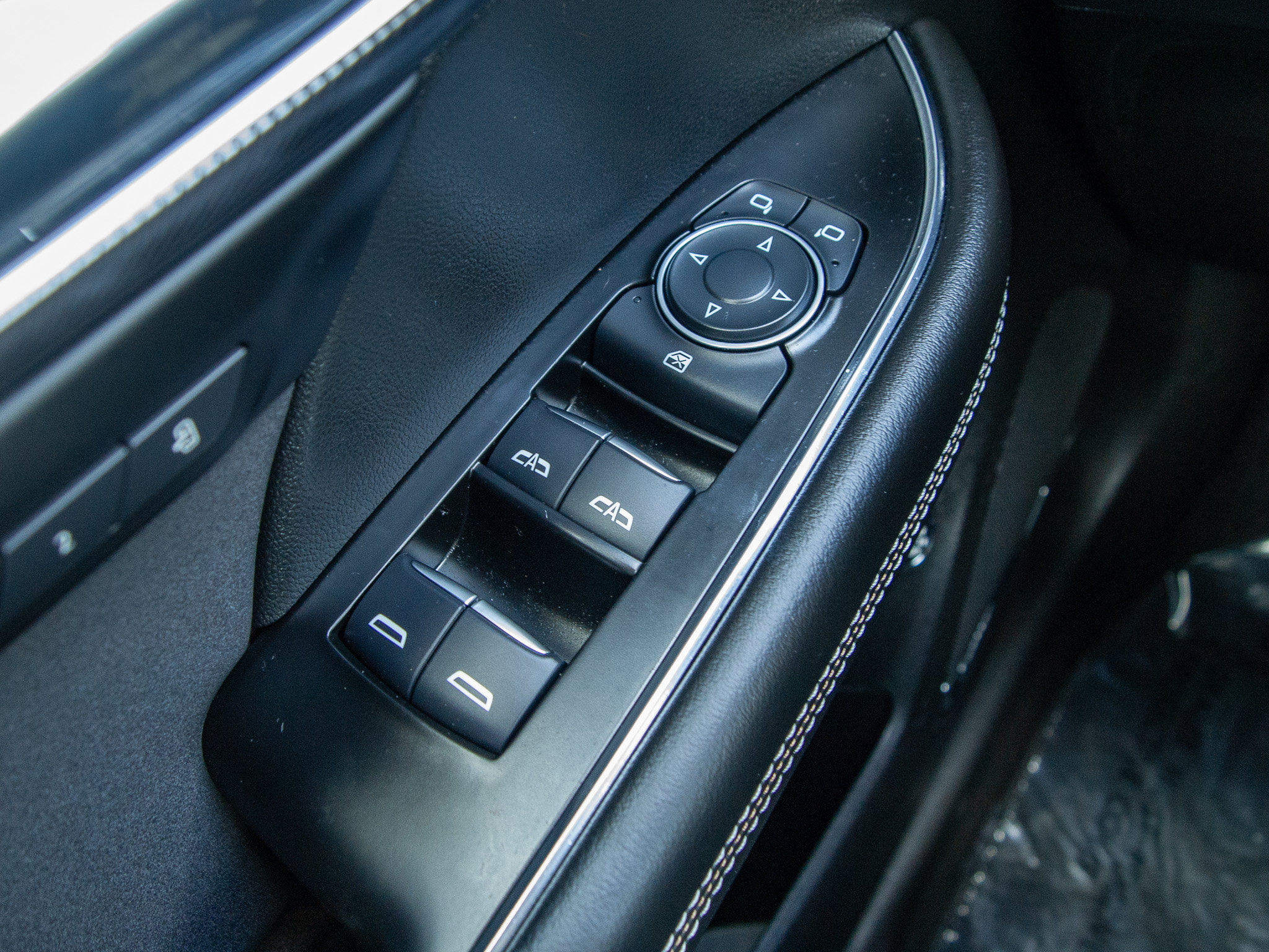 Used 2025 Buick Envision Sport Touring AWD/4WD image 12