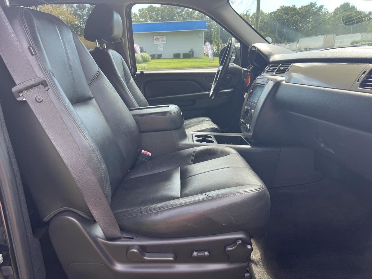 Used 2012 Chevrolet Avalanche LT w/ Suspension Package, Off-Road image 12