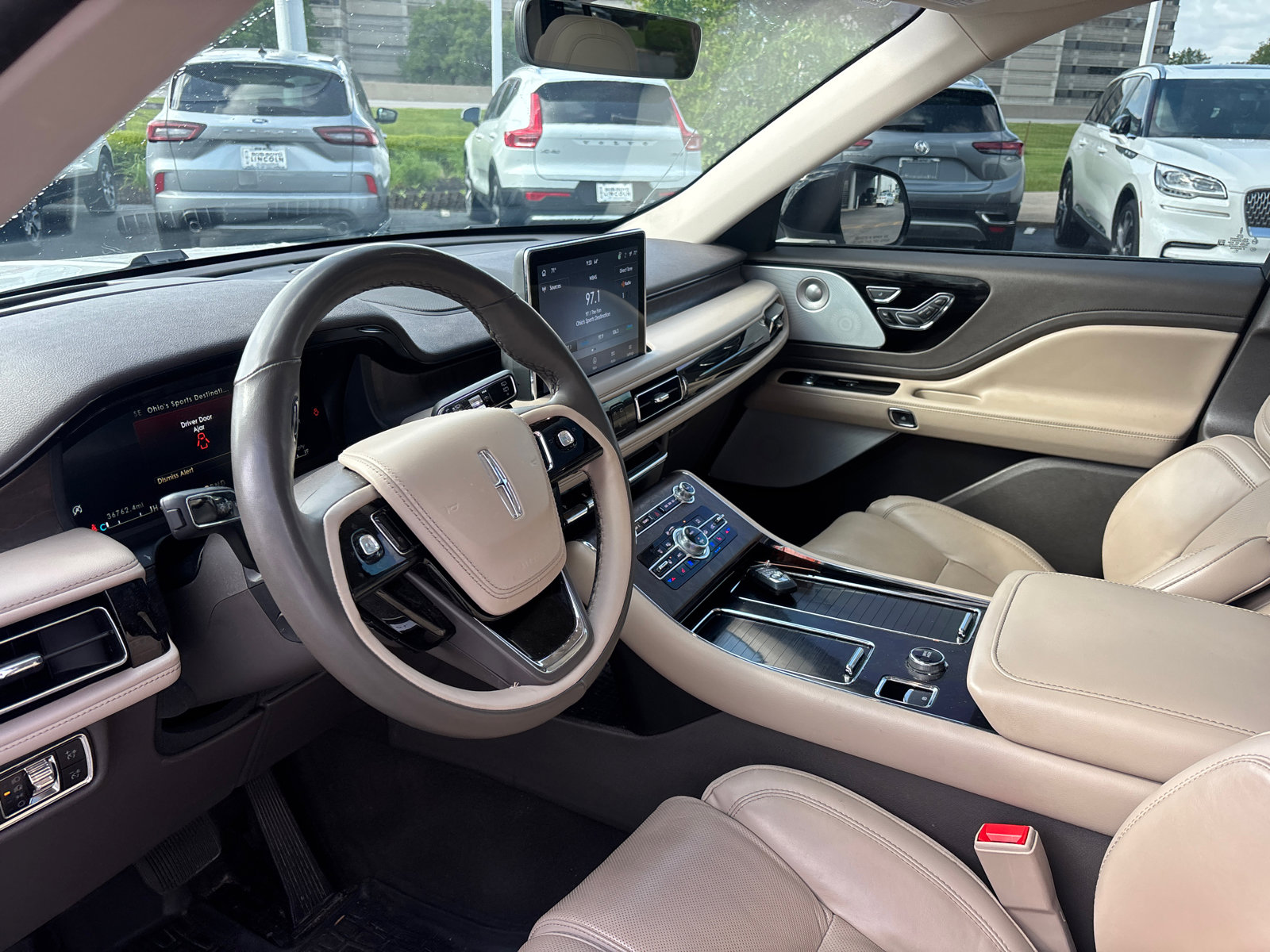 Used 2023 Lincoln Aviator Reserve w/ Equipment Group 201A AWD/4WD image 23