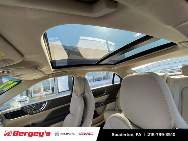 Used 2017 Lincoln Continental Reserve w/ Climate Package image 21