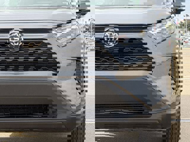 Used 2025 Toyota RAV4 XLE image 9