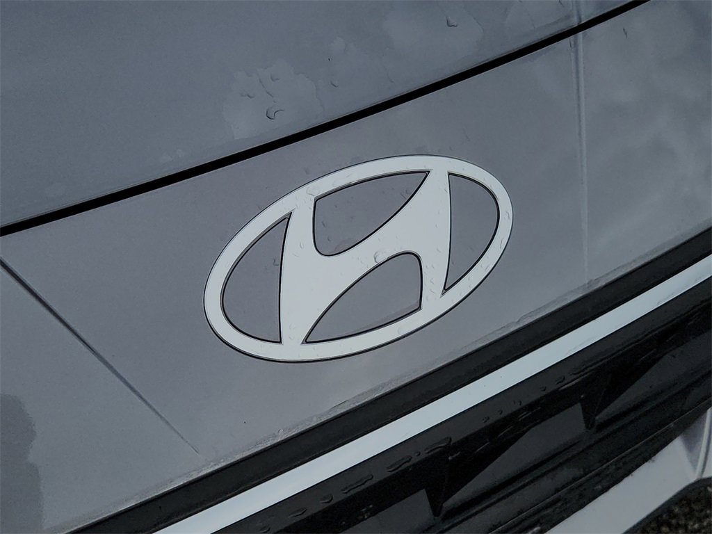 Used 2025 Hyundai Elantra Sport image 9